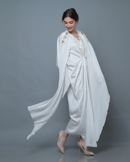 Evren Embellished Three-Way Wrap Pleats Kaftan in Purity White
