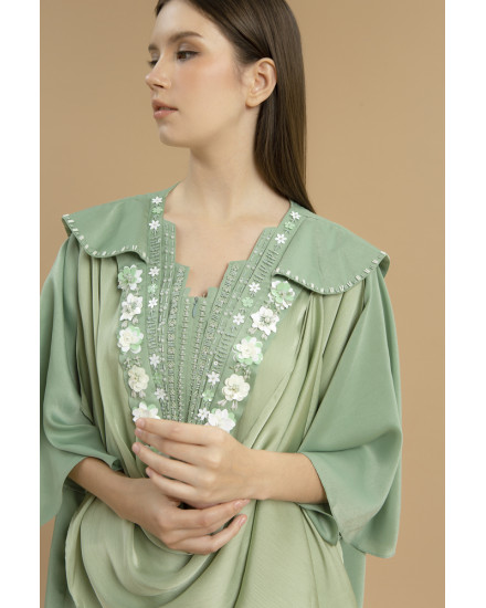 Bjarna Empress Embellished Collar Kaftan in Fair Green 